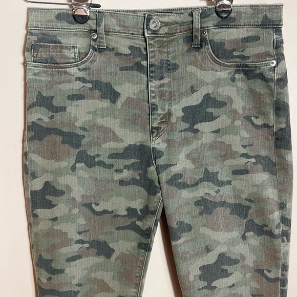 Hudson Barbara High Waist Super Skinny Jeans - Picture 3 of 10